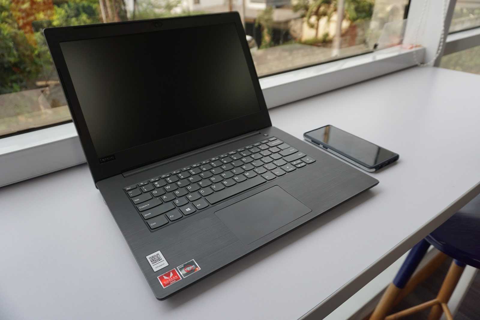 laptop gaming 5 jutaan - Lenovo V330 14ARR
